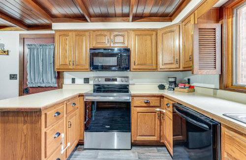 Woodburn Group Getaway Endless On-Site Fun! - Foto 11