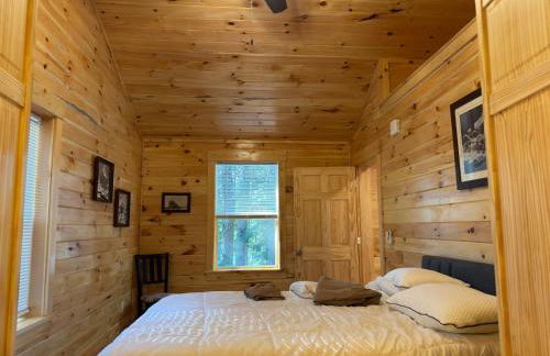 Luxury Forest Lake House - Privacy, Nature, Conveniences - New 2 bedroom - Foto 8