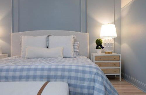 Spacious 4BR with Pool and Grill - Near Lakes and Harbor - Foto 14