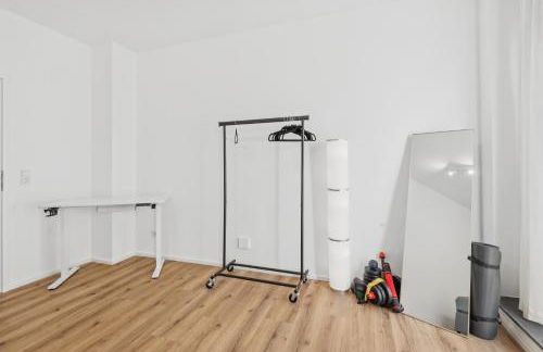 BAT Home Solutions Saarburg Altstadt - alles was ein Hotel nicht bietet - 3 Apartments 45 bis 75 qm für bis zu 12 Personen - direkt unter der Burg - 2 Min zur Altstadt - Weinbergblick, Heimkino und E-Ladesäulen - Foto 30