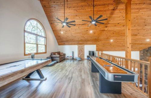 Luxe Hot Springs Cabin w/Pond and Game Room! - Foto 10