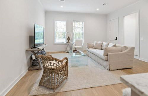 Seaside Veranda 7 - Steps to Beach, Pet-Friendly, Pool, Fast WiFi - Foto 1