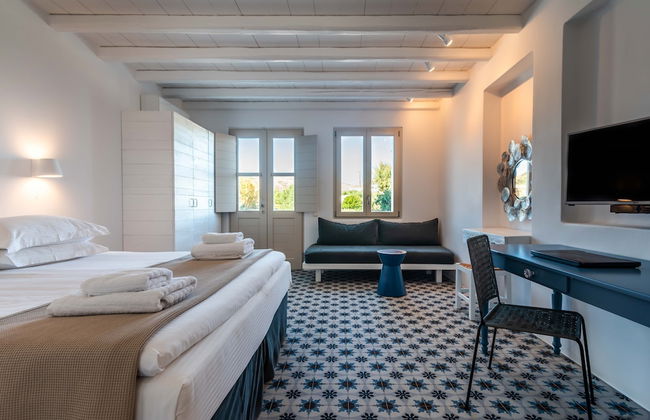 Milia Gi Suites - Photo 2