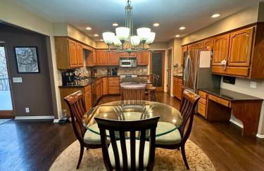 Spacious 4-bed family home with park views - Foto 14