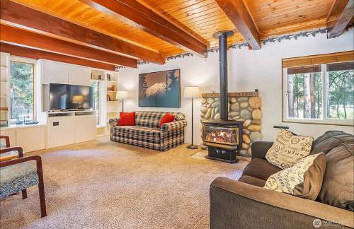 NEW: Steps from White River near Mount Rainier National Park - Foto 11