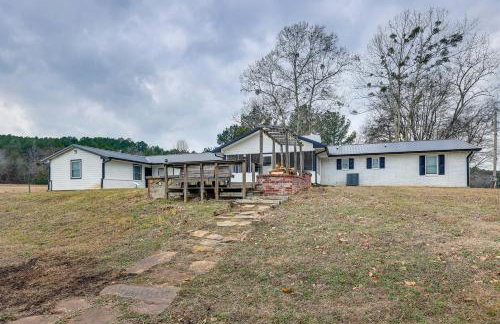 Deck and Views Spacious Lake House Escape - Foto 30