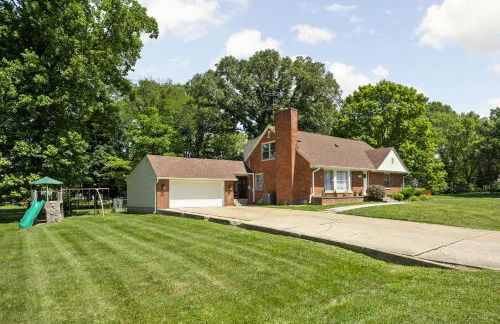 5BR 2BA Fun Family Home Sleeps 12 Pinball TVs 15m DT - Foto 29