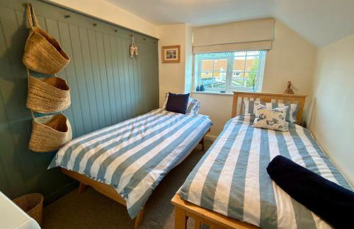 The Poppies, Norfolk, a charming coastal cottage - Photo 7