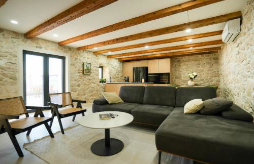 Newly built Villa MarVista with 4 bedrooms,infinity pool & stunning sea and mountain views - Photo 12