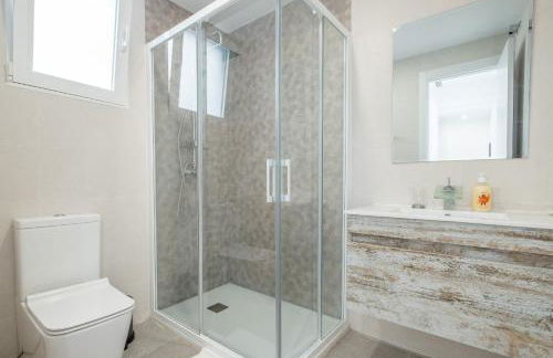 Modern, Stylish Apartment with balcony - Photo 31