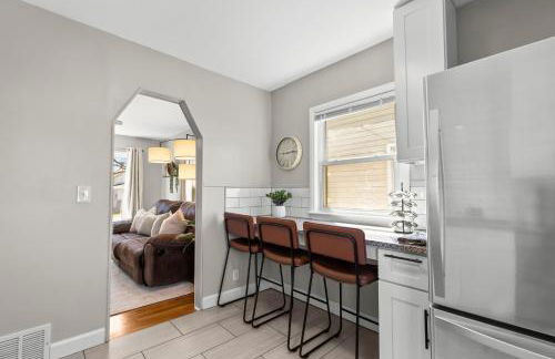 4 Bedroom Bungalow in the - Heart of Metro Detroit - Foto 17