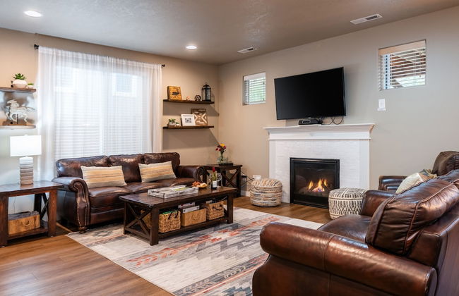 Old Mill Getaway by Avantstay Private Backyard w Hot Tub - Foto 1