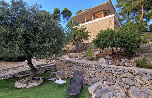 casa y piscina en un parque natural - Photo 49