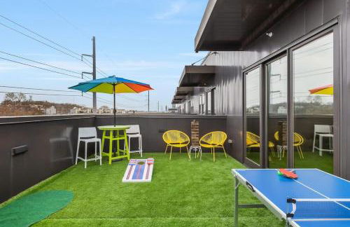 Huge Private Patio with Games & Skyline Views - Foto 6