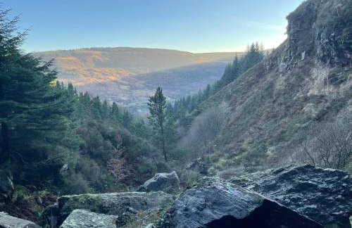 Large Historic Farmhouse in Rhondda Valley Perfect for Groups with Hot Tub - Foto 46