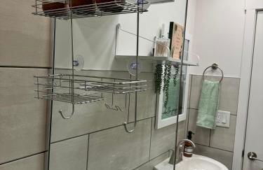 Jungle House Columbus Downtown Free Parking Sleeps 8 - Steps to Convention Center & Nationwide Arena - 2BR Short North Luxury Home - Over 5,800 Five Star Stays - Foto 9