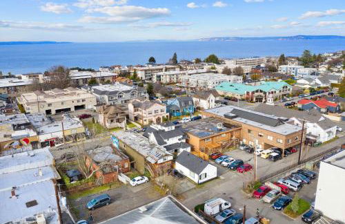 Downtown location Near the Beach Dog Friendly - Photo 61