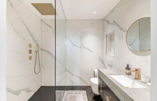 3 Bedroom, 3 bathroom large flat with sea views! - Foto 28