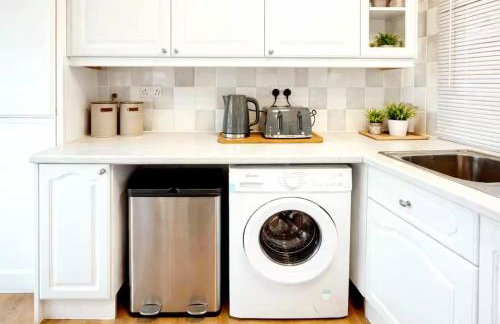 3BR House Near Liverpool & Chester-Parking-Sleeps7 - Foto 10