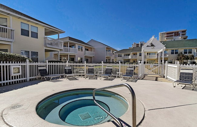 SPC 4133 Beautiful Tennis Court 2 bedroom with free beach set up for 2 by RedAwning - Foto 17