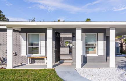 Sun Bay Getaway - Backyard Pool w Winter Rates - Foto 5