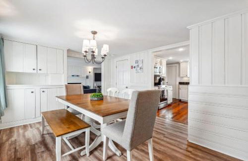 Seaside Serenity Steps to Beach Deck & Porch - Foto 14