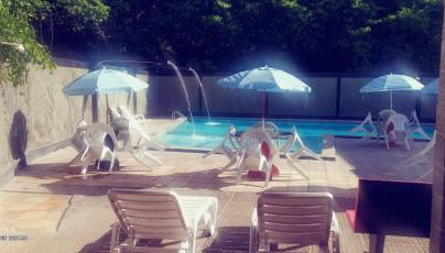 FLATS na Praia do Rio Âmbar, 40 m da praia, com 60 m2, cozinha completa, 2 quartos com ar condicionado, acomoda 8 pessoas, piscinas, área de lazer, WIFI, caseiro, ambiente familiar. - Foto 4