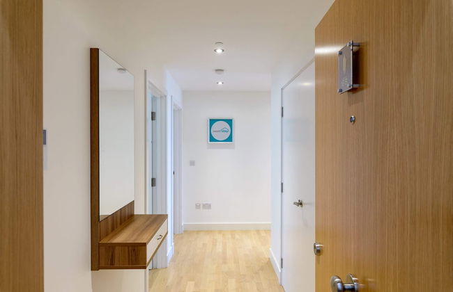 Luxury Modern Apartment With Exceptional Views! Hosted by Sweetstay - Photo 3