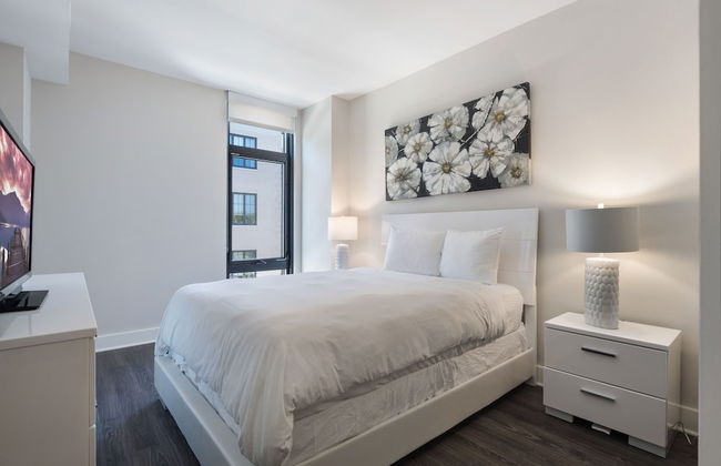 Global Luxury Suites at Bethesda Metro - Photo 8