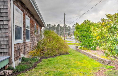 Steps to Beach! Airy Coastal Escape with Deck - Foto 22