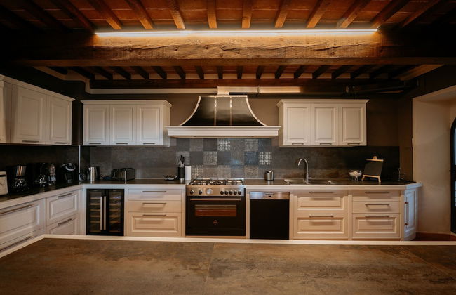 Villa in Tuscany With Pool & Panoramic Views - Photo 9