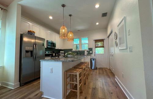 The Orange Blossom Suite Near UF Shands D-town - Photo 45