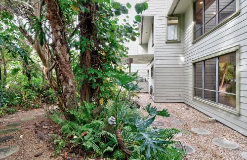 Beach Paradise Getaway - 200ft from Beach! - Foto 60