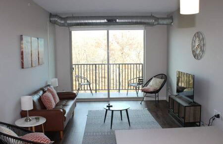 Onsite coffee bar just mins to Jack Thrice Stadium - Foto 1