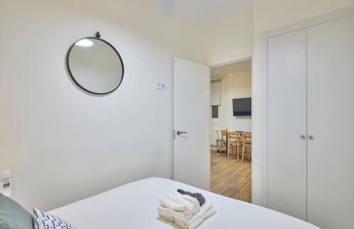 NEW Retiro recién reformado 10 min en metro a Sol, hasta seis personas - Photo 10