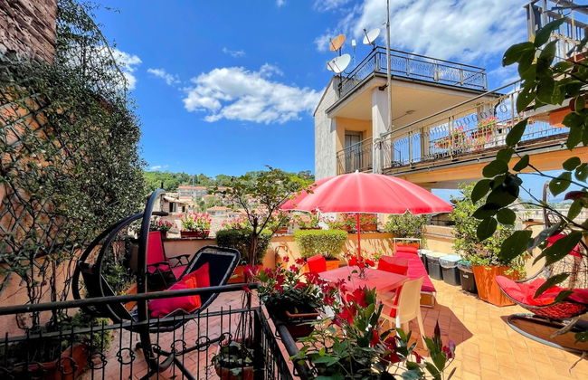 Central Spoleto Apartment With Large Sunny Terrace With Views - Photo 31