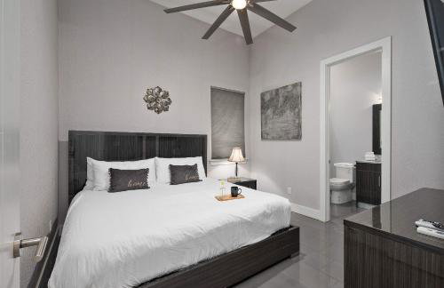 Luxury 6BR Villa w Pool & Cinema 4mi to Disney - Foto 39