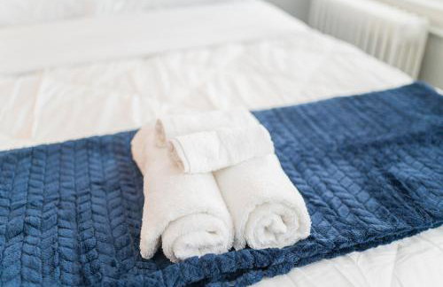 TWO town homes! 6 Bedrooms, 2 King beds, Walk to Eats - Foto 26