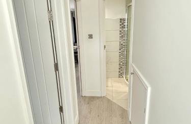 Cosy Modern Flat with garden - Photo 6