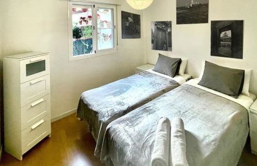 Maravilloso apartamento céntrico de 70m2, jardín propio 40m2 con piscina para niños y parking opcional - Foto 11