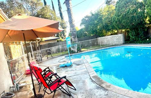Beautiful Home & Pool - Photo 5