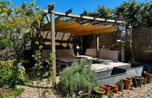 Eclectic Barn - Pergola & Dog-Friendly Garden - Photo 24