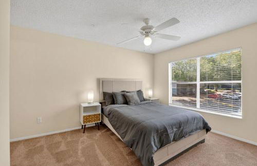Bright & Comfy 2BR Home Away - Foto 1