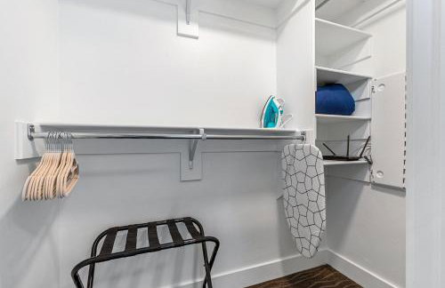 Exceptional 1BD BA-PoolHotTubGymParking- Downtown! - Foto 30