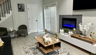 City Oasis Near NRG Stadium, Med Center & Downtown! - Photo 2