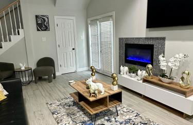 City Oasis Near NRG Stadium, Med Center & Downtown! - Photo 2