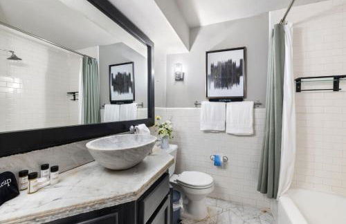 Upscale Dallas Condo Pool, Sauna & Cold Plunge - Foto 11