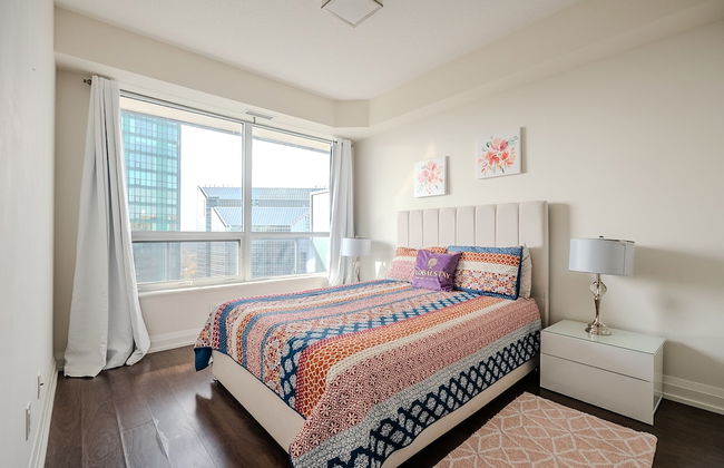 Modern Apartments in North York - Photo 13