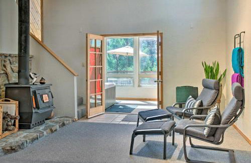 Roomy Angel Fire Home with Hot Tub, Sunroom and Views! - Foto 9