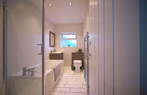 Luxury Bungalow, 3 bedrooms, 5 beds, sleeps 8, transport links, parking, Wi-Fi - Foto 6